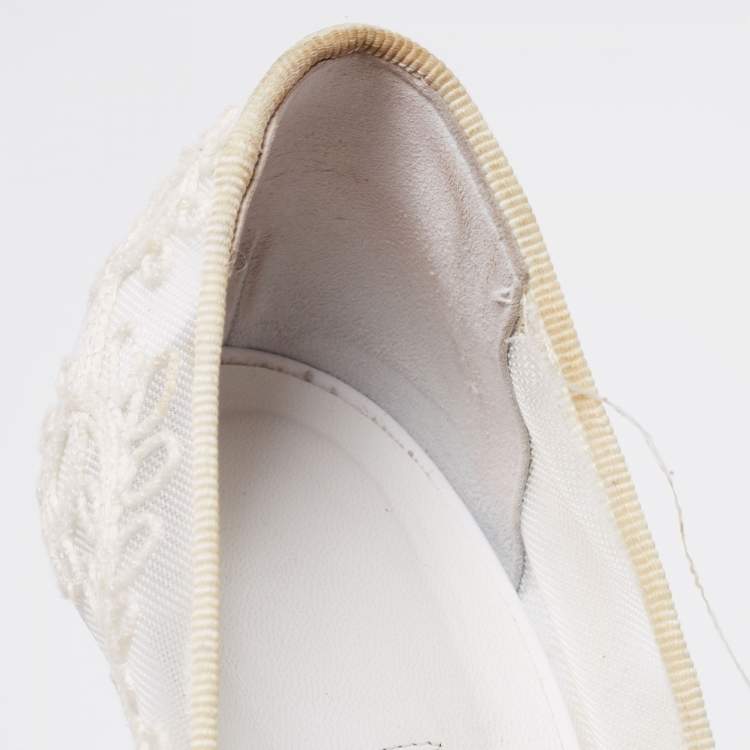 Pre Owned Manolo Blahnik White Lace and Mesh BBLA Bride Pumps Size 35.5