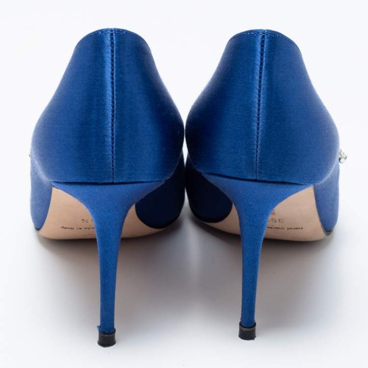 Pre Owned Manolo Blahnik Royal Blue Satin Nadira Pointed-Toe Pumps Size 35.5