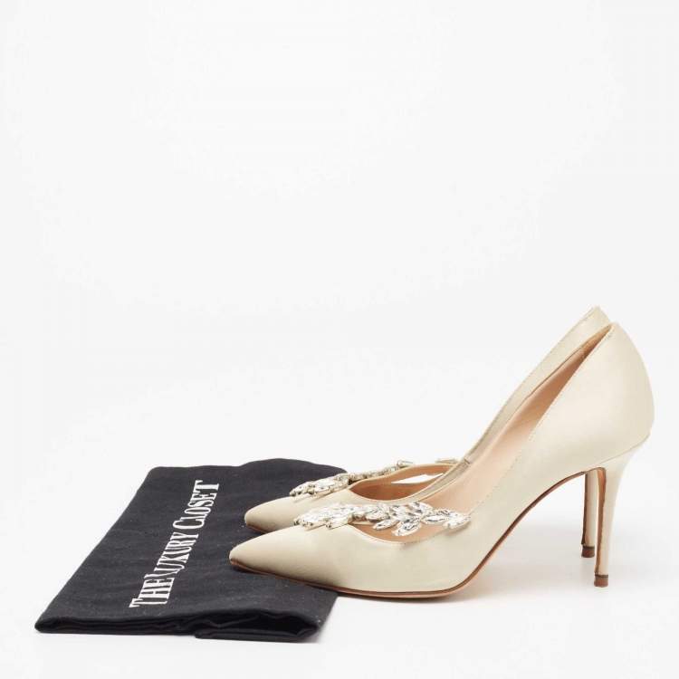 Pre Owned Manolo Blahnik Ivory Satin Nadira Pumps Size 34.5