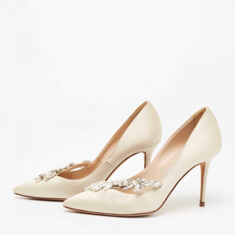 Pre Owned Manolo Blahnik Ivory Satin Nadira Pumps Size 34.5