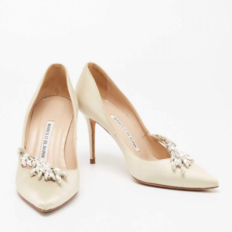Pre Owned Manolo Blahnik Ivory Satin Nadira Pumps Size 34.5