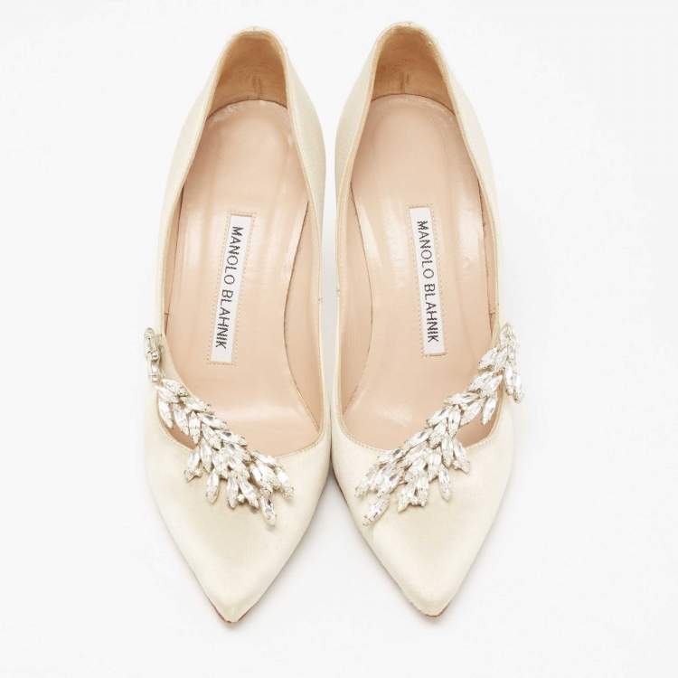 Pre Owned Manolo Blahnik Ivory Satin Nadira Pumps Size 34.5