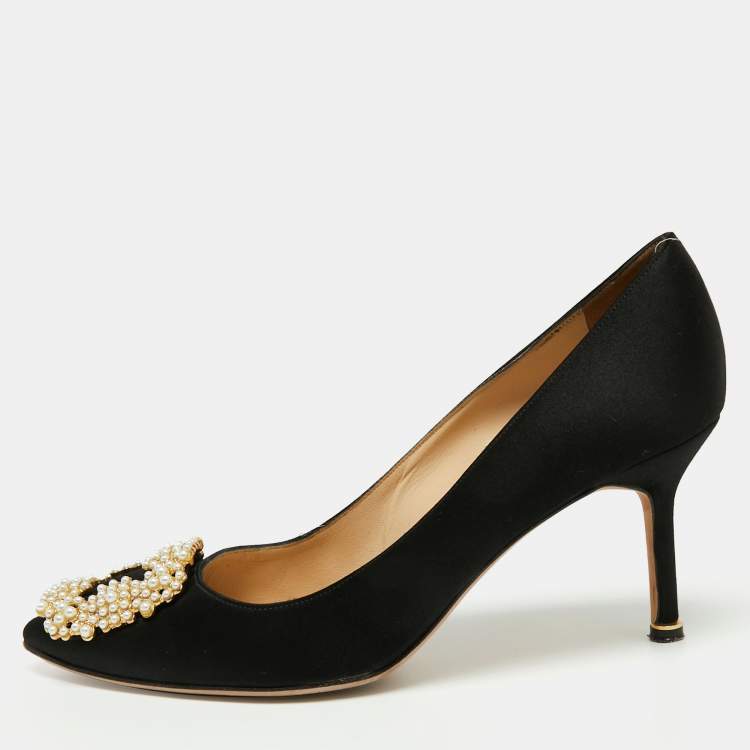 مملوكة مسبقًا Manolo Blahnik Black Satin Pearl Embellished Hangisi Pumps Size 38