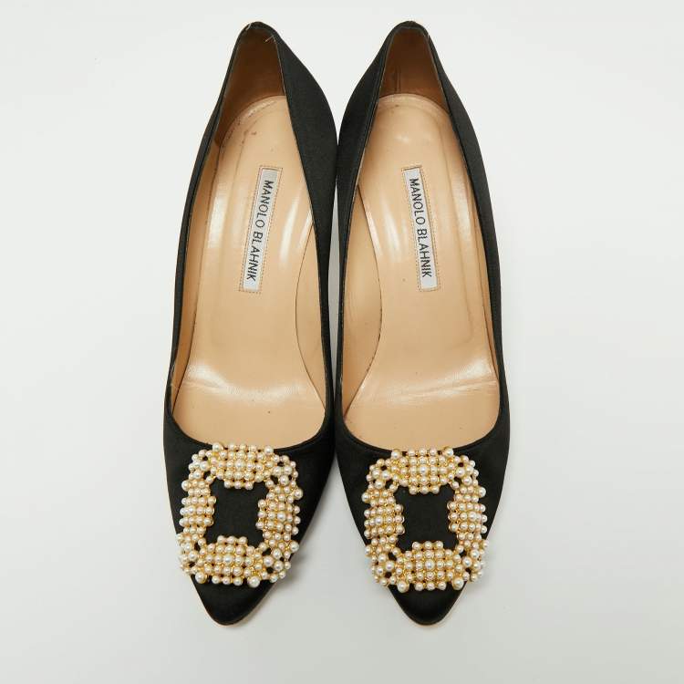 مملوكة مسبقًا Manolo Blahnik Black Satin Pearl Embellished Hangisi Pumps Size 38