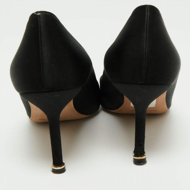 مملوكة مسبقًا Manolo Blahnik Black Satin Pearl Embellished Hangisi Pumps Size 38