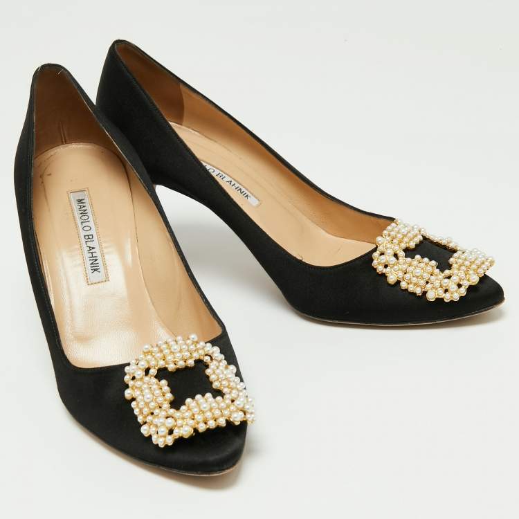 مملوكة مسبقًا Manolo Blahnik Black Satin Pearl Embellished Hangisi Pumps Size 38