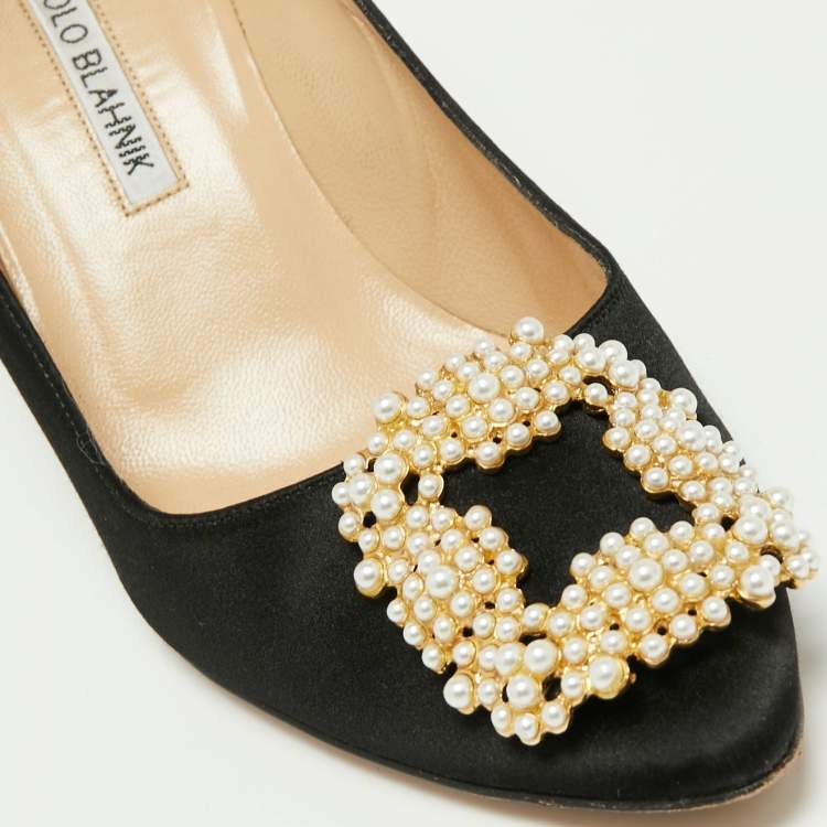 مملوكة مسبقًا Manolo Blahnik Black Satin Pearl Embellished Hangisi Pumps Size 38