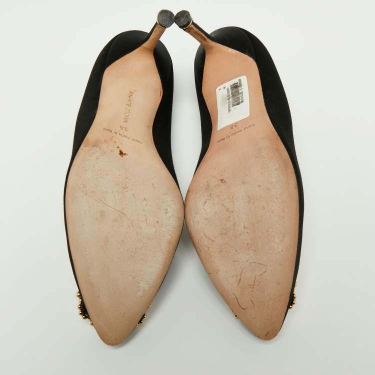 مملوكة مسبقًا Manolo Blahnik Black Satin Pearl Embellished Hangisi Pumps Size 38