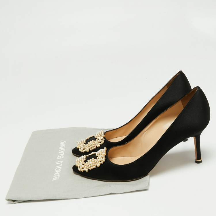 مملوكة مسبقًا Manolo Blahnik Black Satin Pearl Embellished Hangisi Pumps Size 38