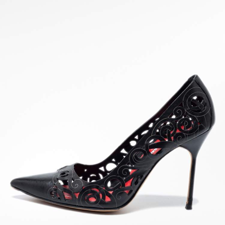 مملوكة مسبقًا Manolo Blahnik Black Laser-Cut Leather BB Roc Pumps Size 40