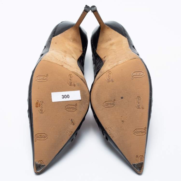 مملوكة مسبقًا Manolo Blahnik Black Laser-Cut Leather BB Roc Pumps Size 40