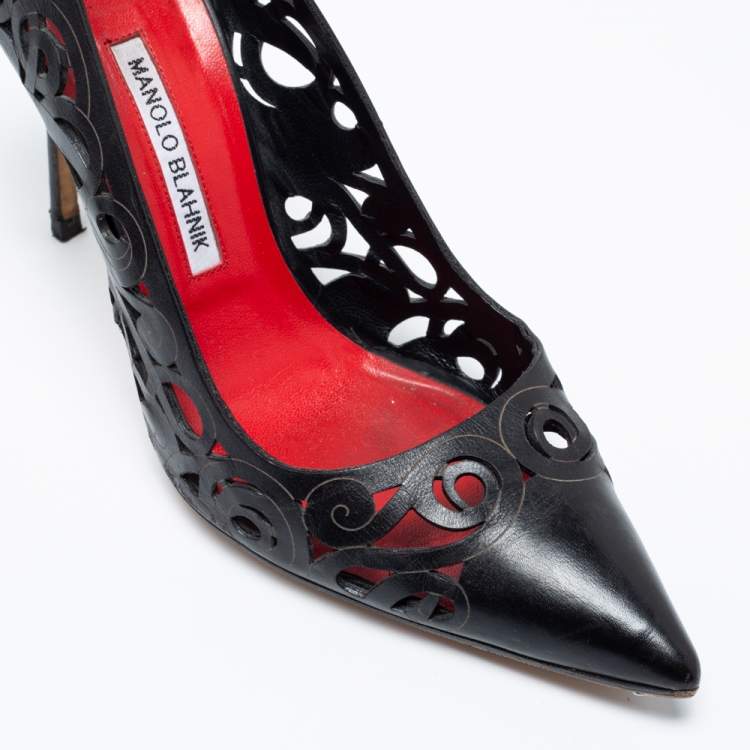 مملوكة مسبقًا Manolo Blahnik Black Laser-Cut Leather BB Roc Pumps Size 40