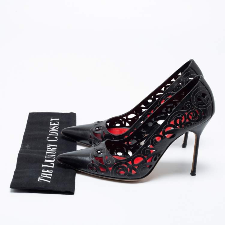 مملوكة مسبقًا Manolo Blahnik Black Laser-Cut Leather BB Roc Pumps Size 40