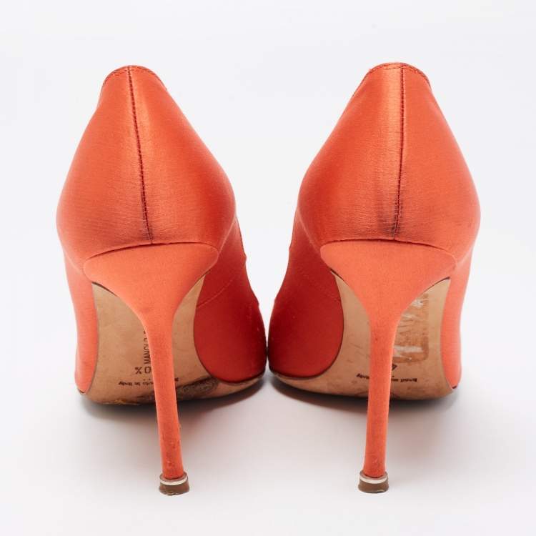 Pre Owned Manolo Blahnik Orange Satin Hangisi Pumps Size 40.5