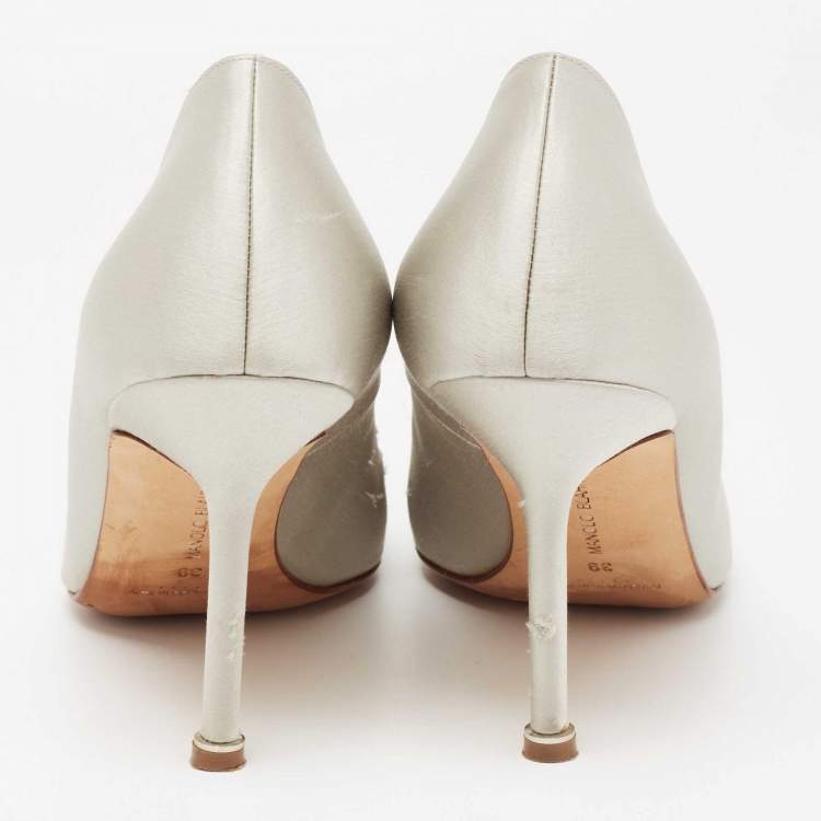 Pre Owned Manolo Blahnik Grey Satin Hangisi Pumps Size 39