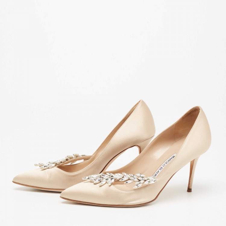Pre Owned Manolo Blahnik Beige Satin Nadira Crystal Embellished Pointed Toe Pumps Size 37.5