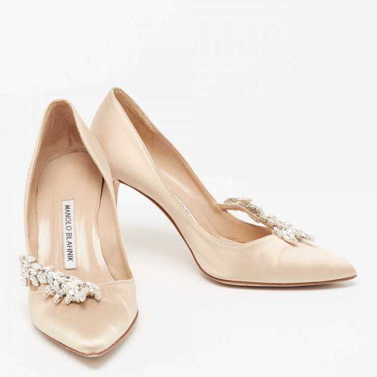 Pre Owned Manolo Blahnik Beige Satin Nadira Crystal Embellished Pointed Toe Pumps Size 37.5