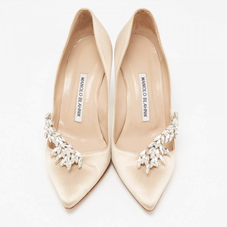 Pre Owned Manolo Blahnik Beige Satin Nadira Crystal Embellished Pointed Toe Pumps Size 37.5