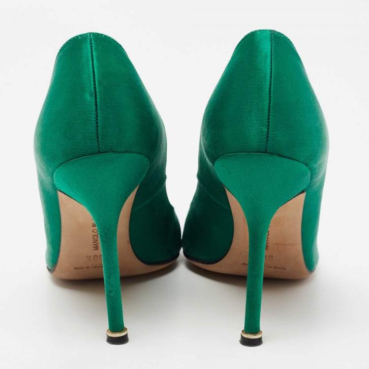 Pre Owned Manolo Blahnik Green Satin Hangisi Pumps Size 38.5
