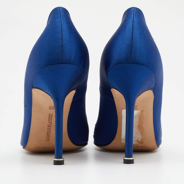 Pre Owned Manolo Blahnik Blue Satin Hangisi Embellished Pumps Size 38