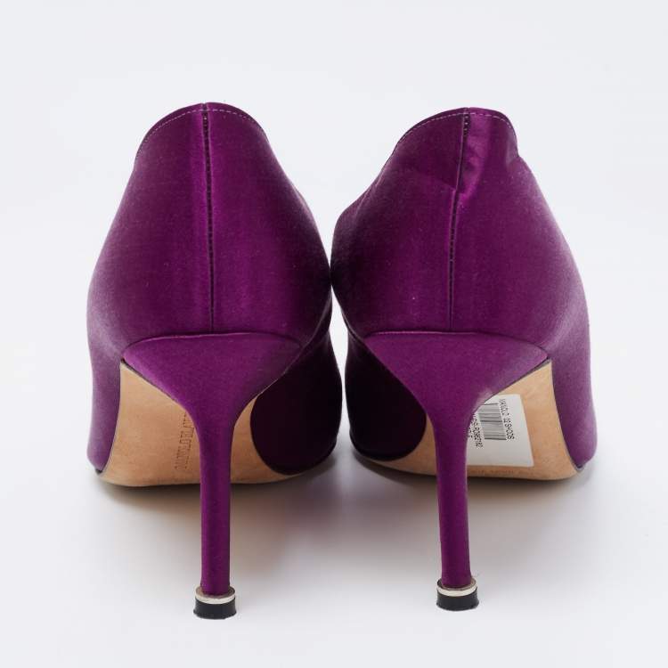 Pre Owned Manolo Blahnik Purple Satin Hangisi Crystal Embellished Pumps Size 37