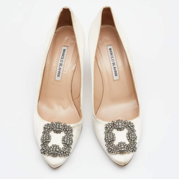 Pre Owned Manolo Blahnik Cream Satin Hangisi Crystal Embellished Pumps Size 38