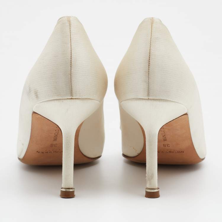 Pre Owned Manolo Blahnik Cream Satin Hangisi Crystal Embellished Pumps Size 38
