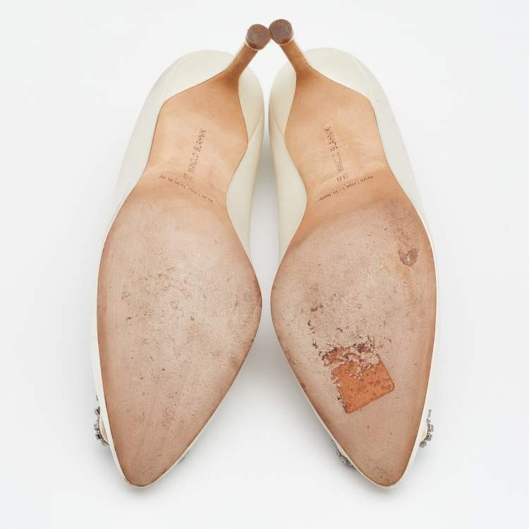 Pre Owned Manolo Blahnik Cream Satin Hangisi Crystal Embellished Pumps Size 38