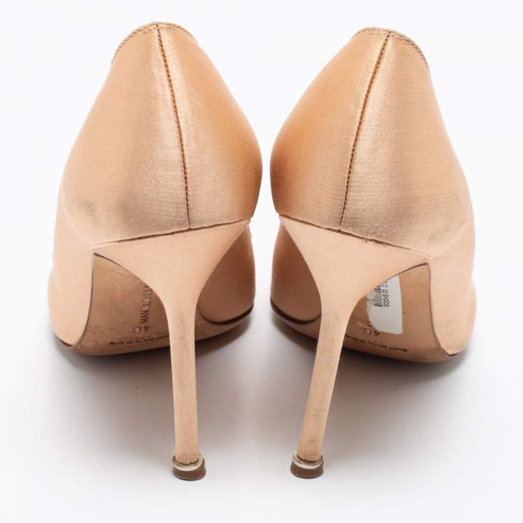 Pre Owned Manolo Blahnik Beige Satin Hangisi  Pumps Size 40