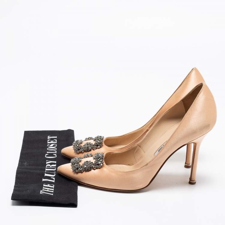Pre Owned Manolo Blahnik Beige Satin Hangisi  Pumps Size 40