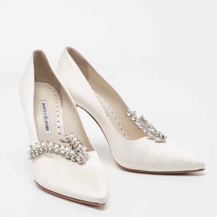 مملوكة مسبقًا Manolo Blahnik  White Satin Shufti Jewel Embellished Pumps Size 40.5