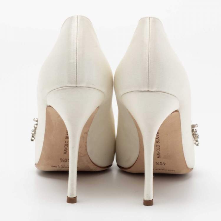 مملوكة مسبقًا Manolo Blahnik  White Satin Shufti Jewel Embellished Pumps Size 40.5
