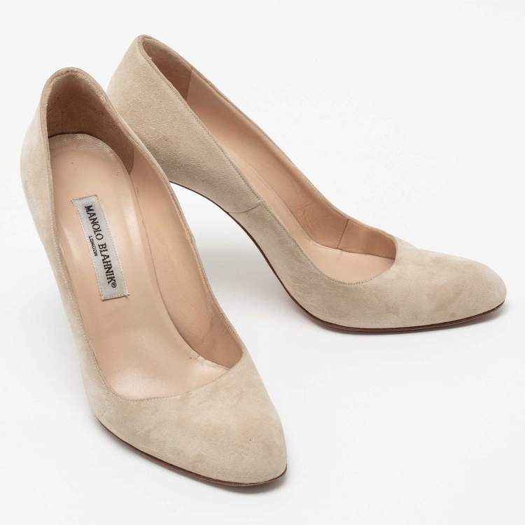 مملوكة مسبقًا Manolo Blahnik Light Beige Suede BB Pumps Size 40.5