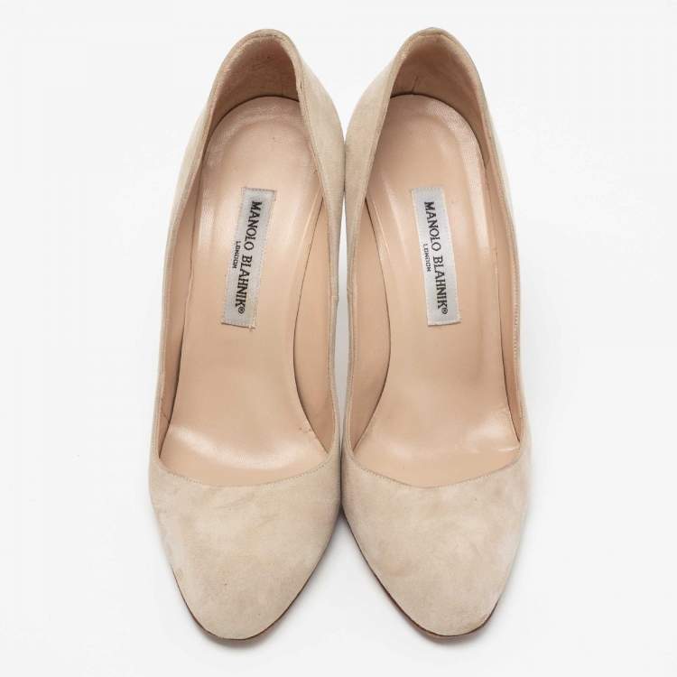 مملوكة مسبقًا Manolo Blahnik Light Beige Suede BB Pumps Size 40.5
