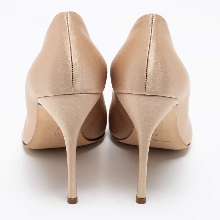 Pre Owned Manolo Blahnik Gold Satin Okkava Crystal Embellished Pumps Size 41