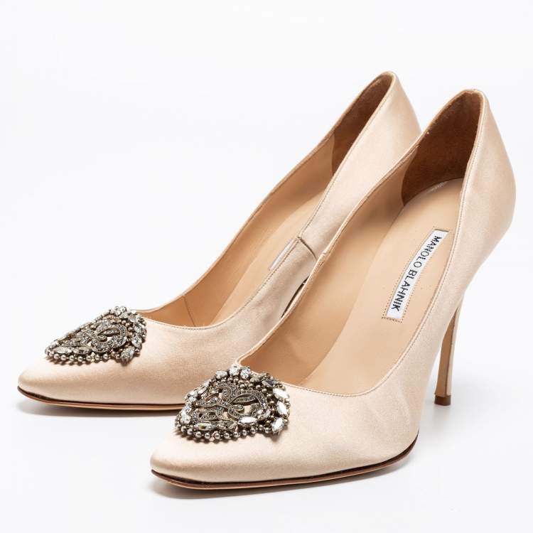 Pre Owned Manolo Blahnik Gold Satin Okkava Crystal Embellished Pumps Size 41