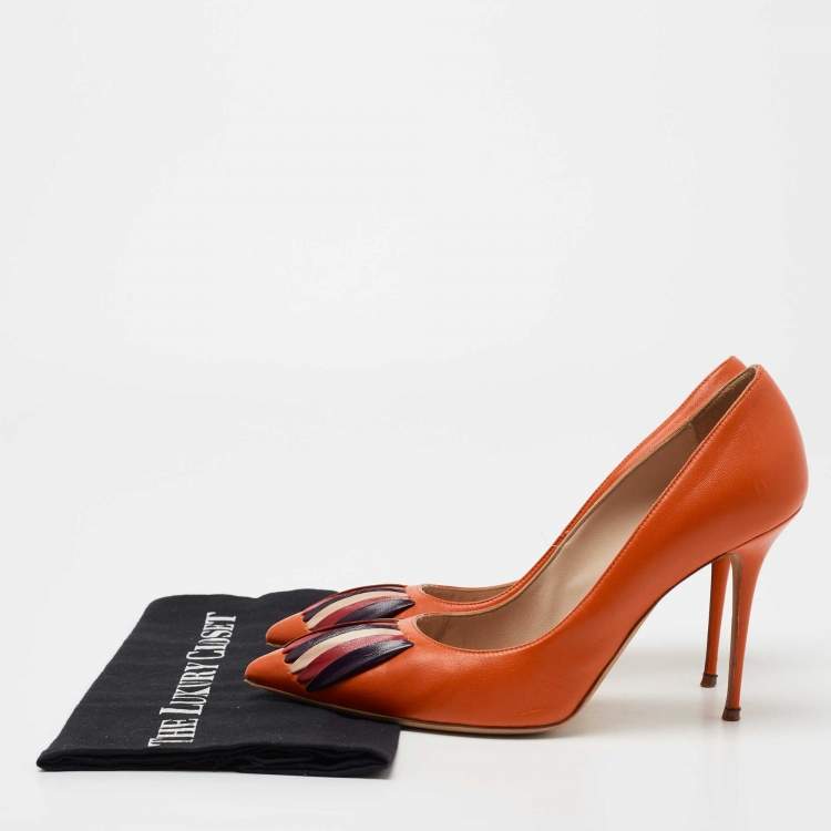 Pre Owned Manolo Blahnik Orange Leather Pointed-Toe Pumps Size 38.5