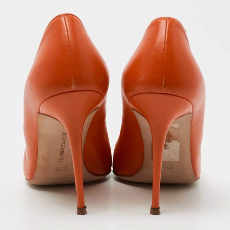 Pre Owned Manolo Blahnik Orange Leather Pointed-Toe Pumps Size 38.5