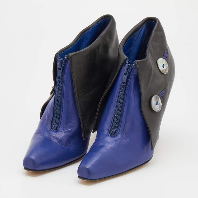 Pre Owned Manolo Blahnik Blue/Black Leather Pointed Toe Zipper Ankle Length Boots Size 36.5