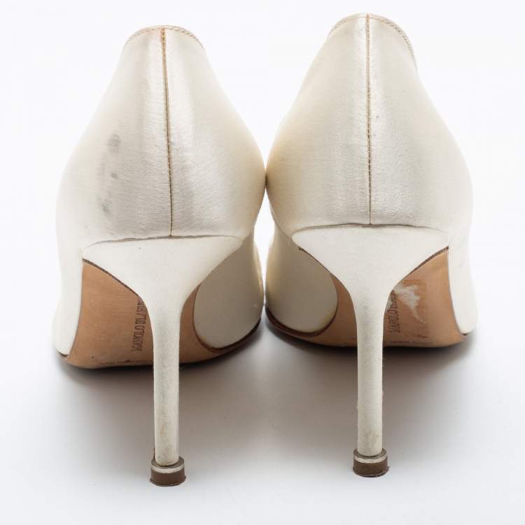 Pre Owned Manolo Blahnik White Satin Hangisi Pumps Size 38.5