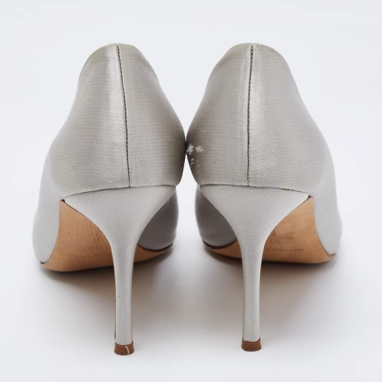 Pre Owned Manolo Blahnik Light Grey Satin Pearl Embellished Pumps Size 39