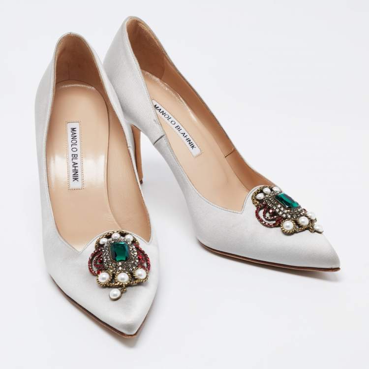 Pre Owned Manolo Blahnik Light Grey Satin Pearl Embellished Pumps Size 39