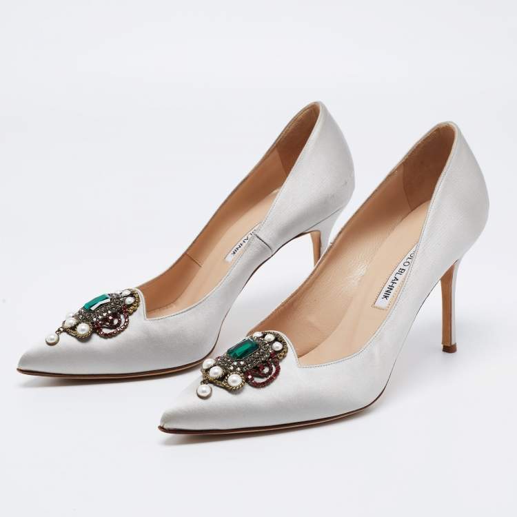 Pre Owned Manolo Blahnik Light Grey Satin Pearl Embellished Pumps Size 39