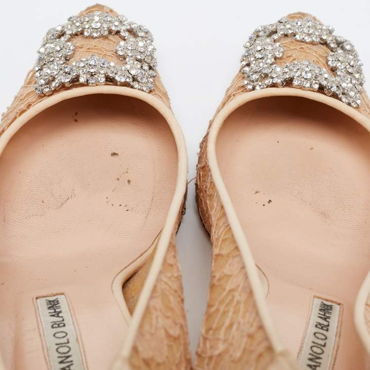 Pre Owned Manolo Blahnik Beige Lace and Satin Hangisi Pumps Size 39
