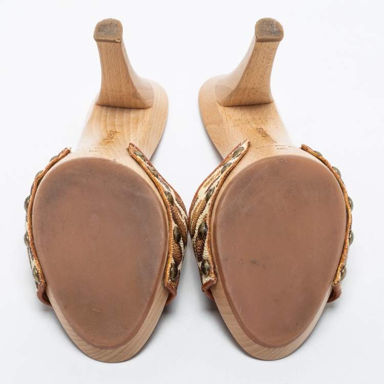 Pre Owned Manolo Blahnik Stingray Terry Wood  Slide Sandals Size 39