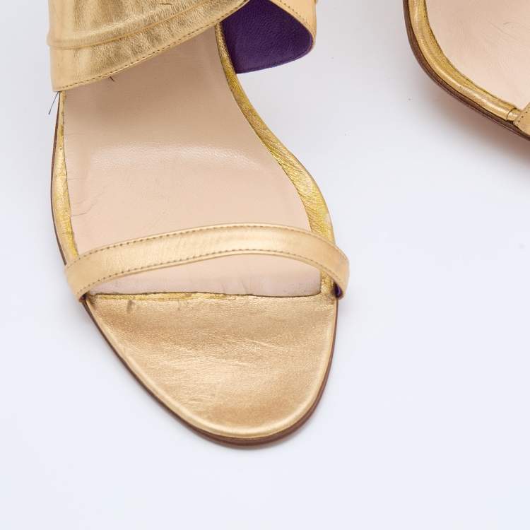 مملوكة مسبقًا Manolo Blahnik Gold Leather Ankle Strap Sandals Size 41