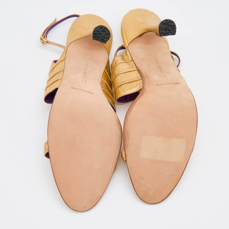 مملوكة مسبقًا Manolo Blahnik Gold Leather Ankle Strap Sandals Size 41