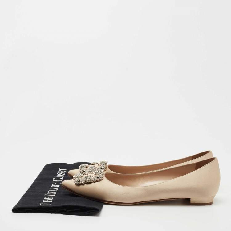 مملوكة مسبقًا Manolo Blahnik Beige Satin Hangisi Ballet Flats Size 38.5 