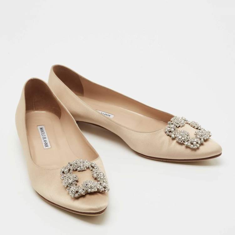مملوكة مسبقًا Manolo Blahnik Beige Satin Hangisi Ballet Flats Size 38.5 