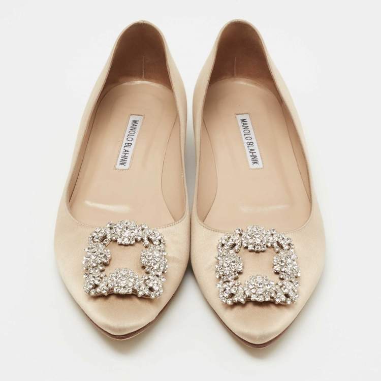 مملوكة مسبقًا Manolo Blahnik Beige Satin Hangisi Ballet Flats Size 38.5 
